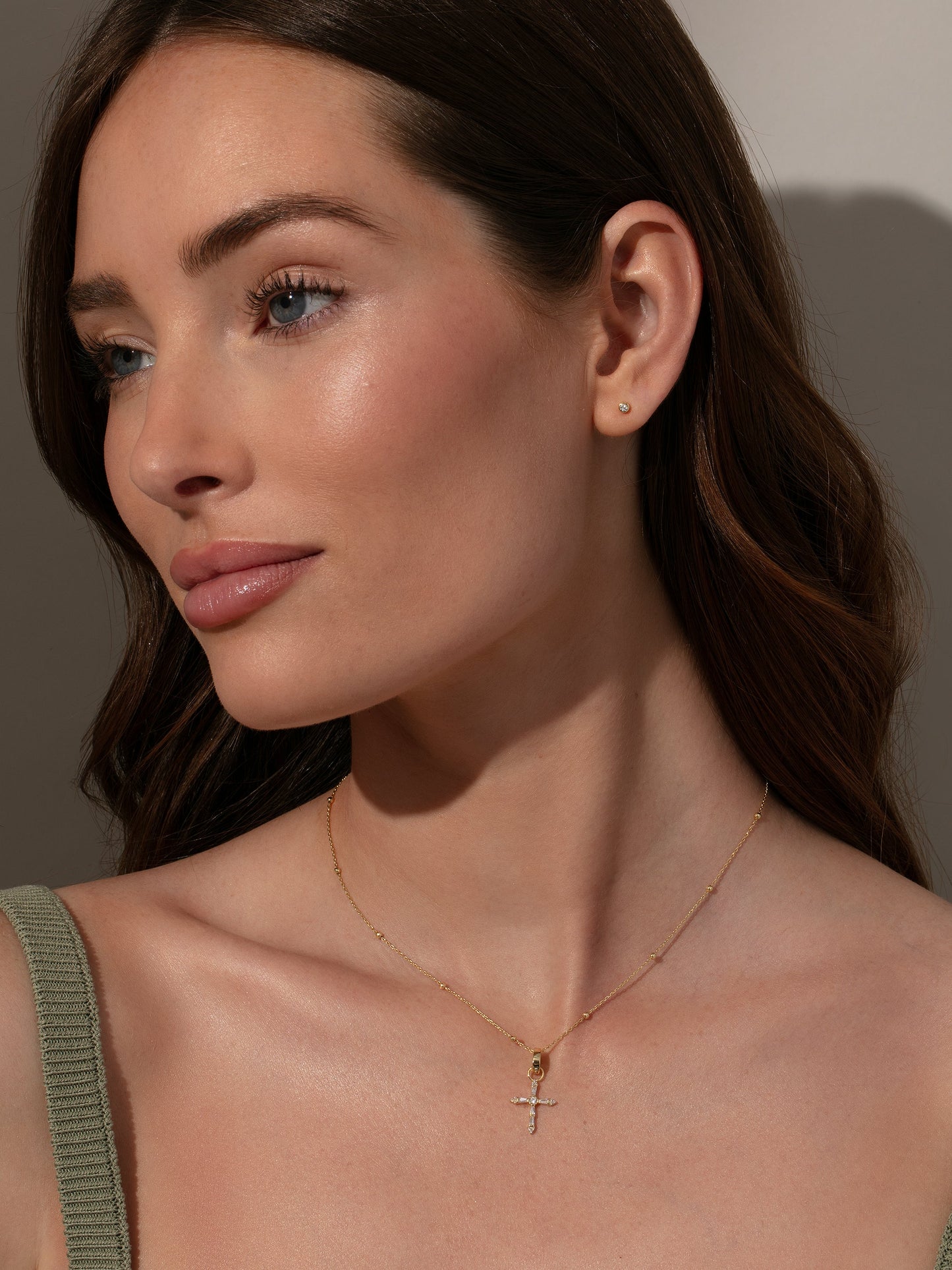 Pendentif croix cristallisée