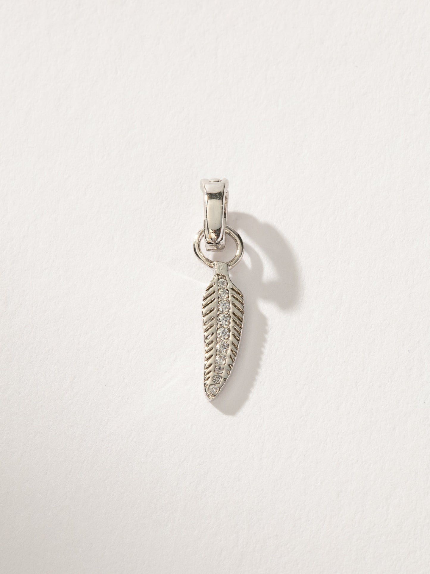 Breloque en forme de plume