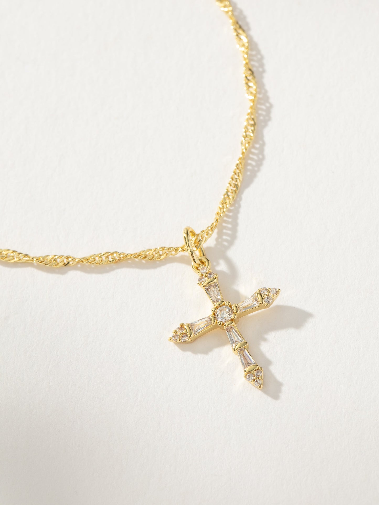 Collier pendentif croix cristallisée