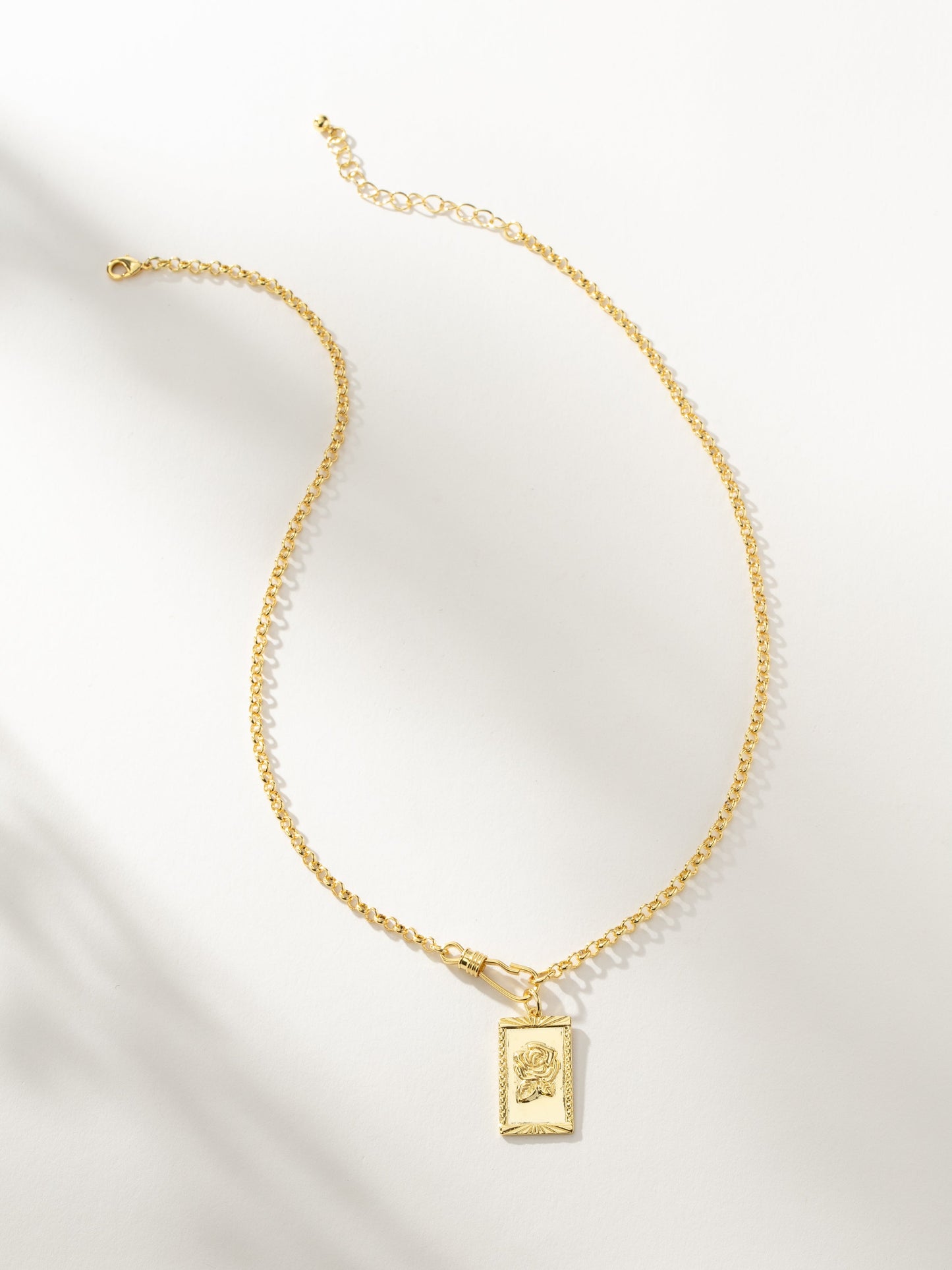 Collier pendentif rose