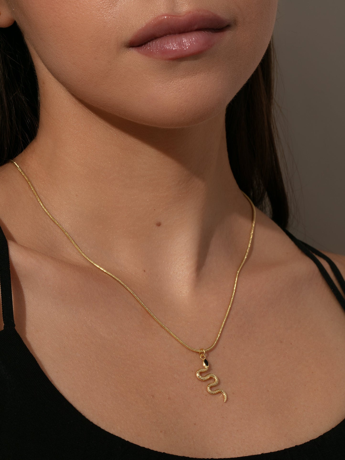 Collier pendentif serpent