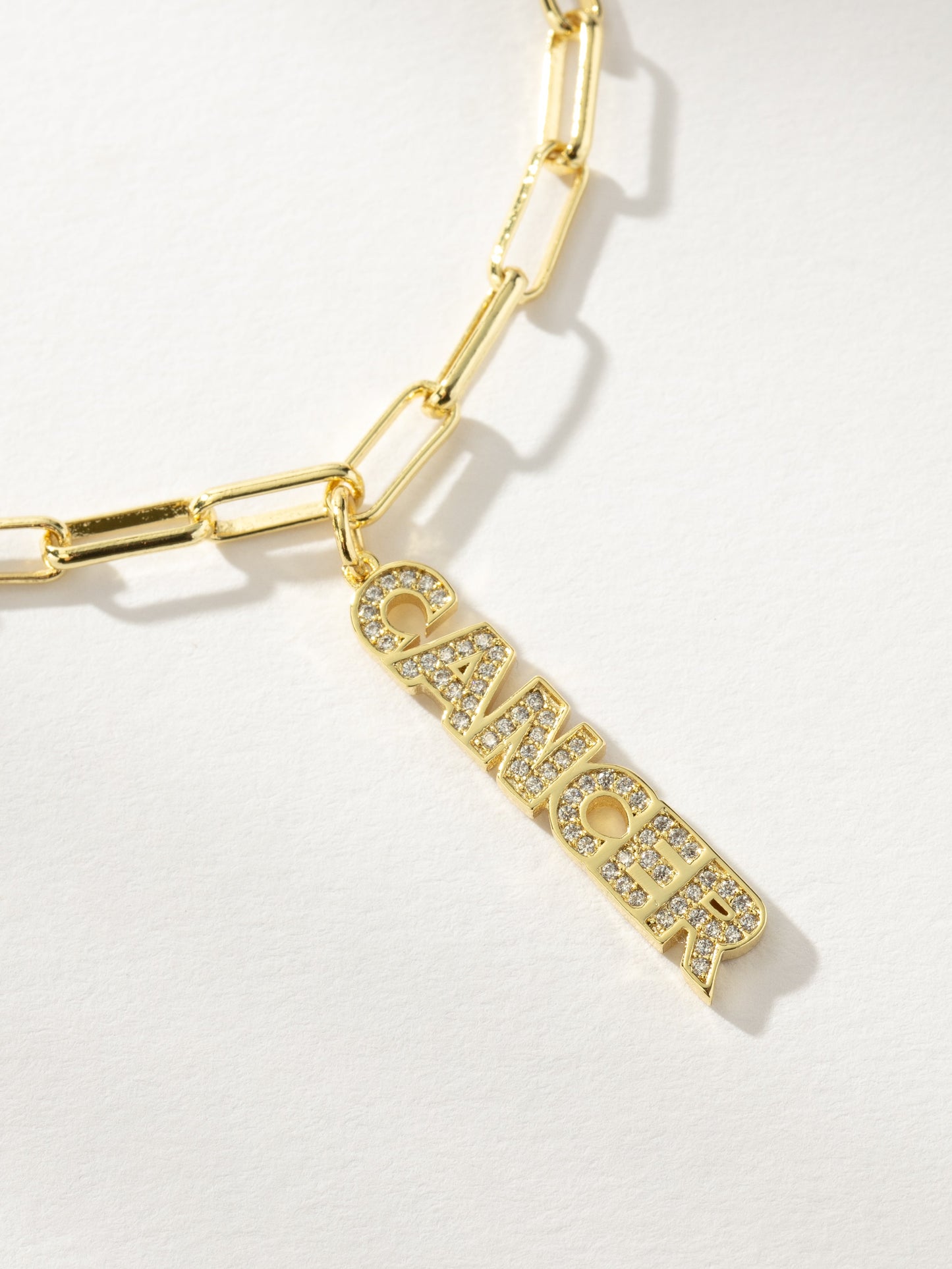 Collier pendentif avec plaque signalétique du zodiaque