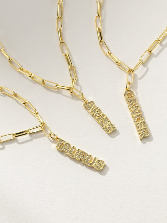 Collier pendentif avec plaque signalétique du zodiaque