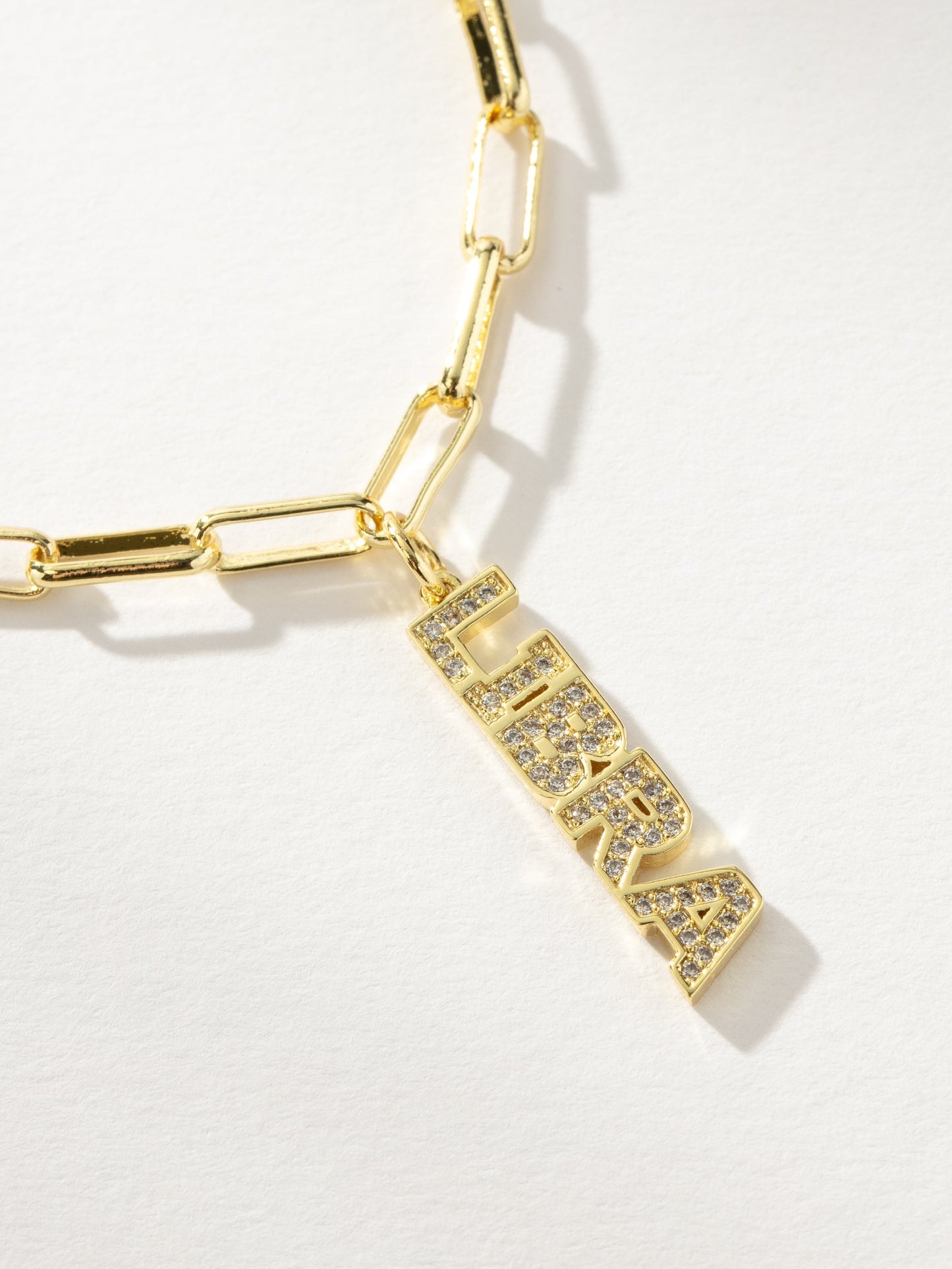 Collier pendentif avec plaque signalétique du zodiaque