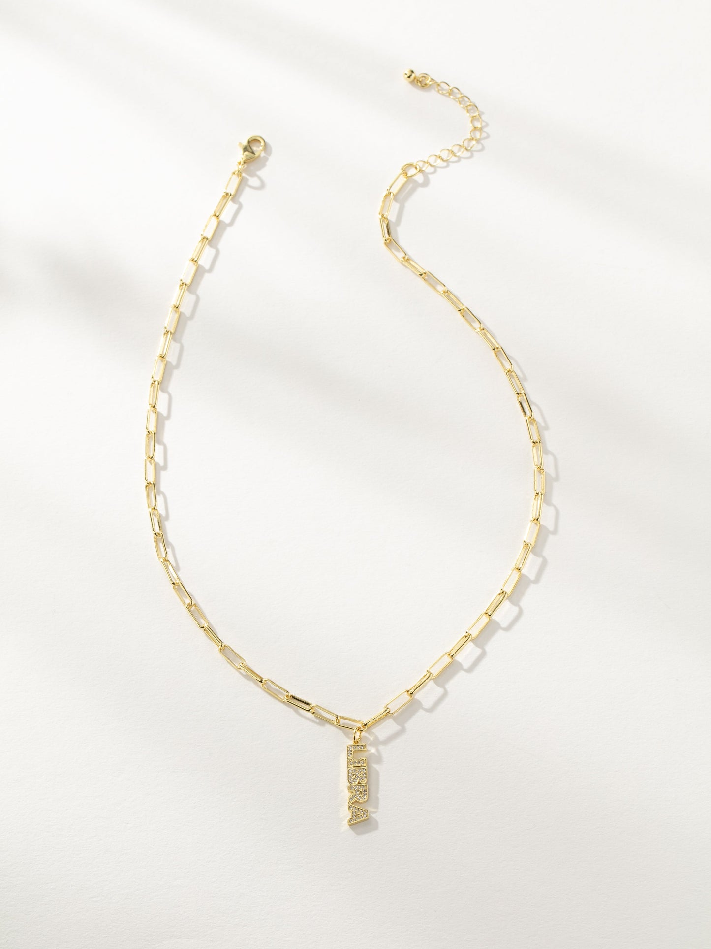 Collier pendentif avec plaque signalétique du zodiaque