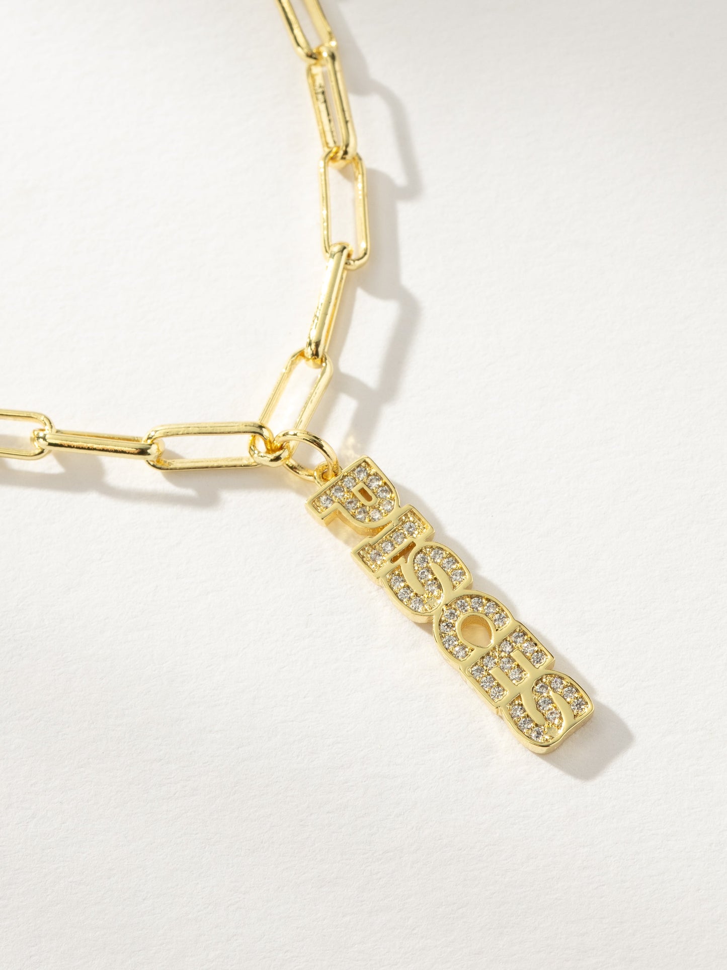 Collier pendentif avec plaque signalétique du zodiaque