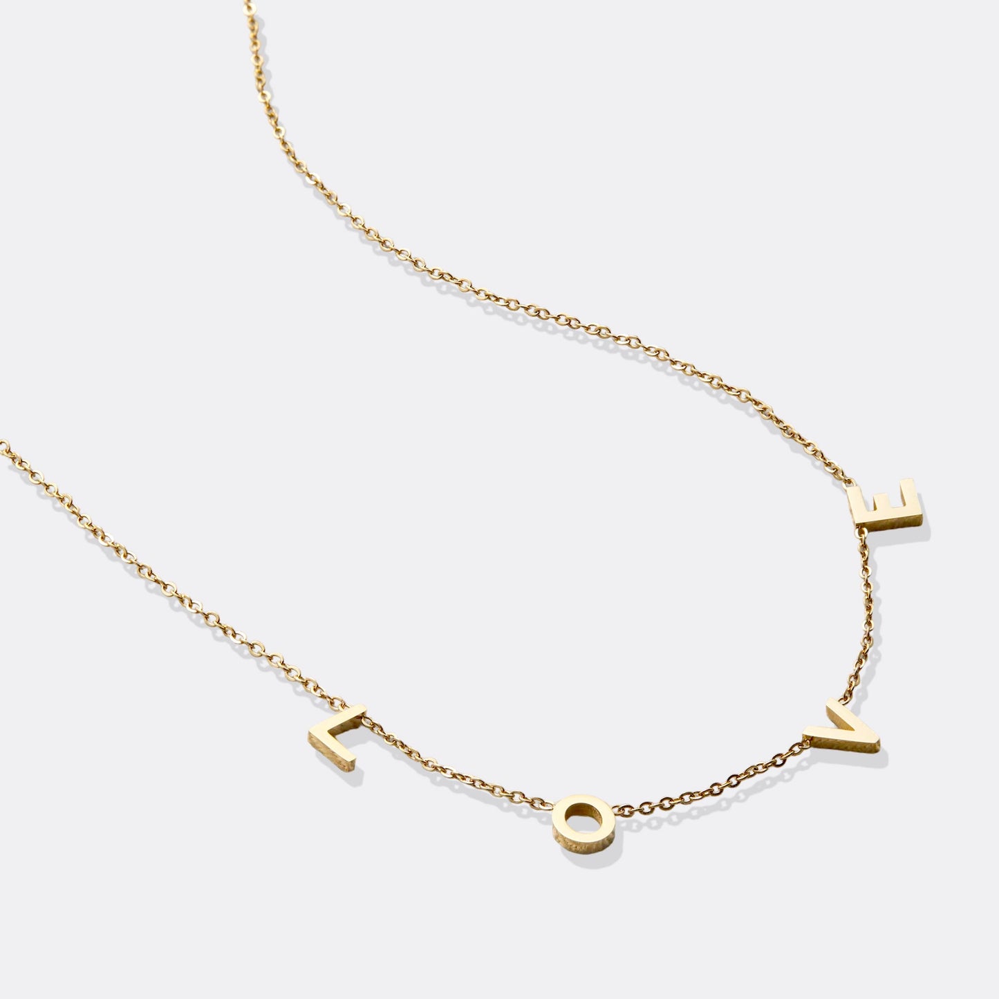 Le collier lettre LOVE