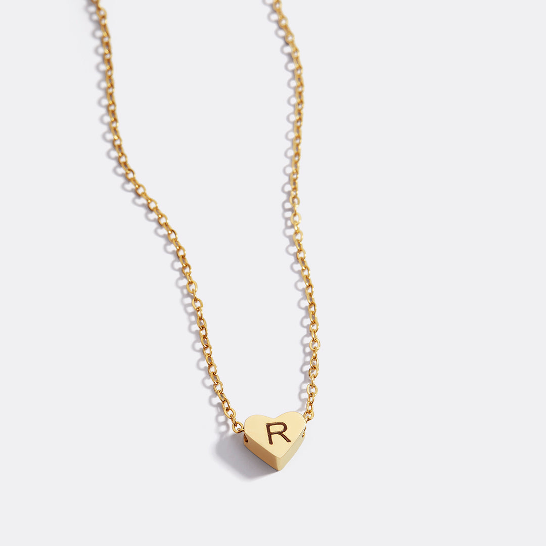 Collier initial en forme de cœur délicat