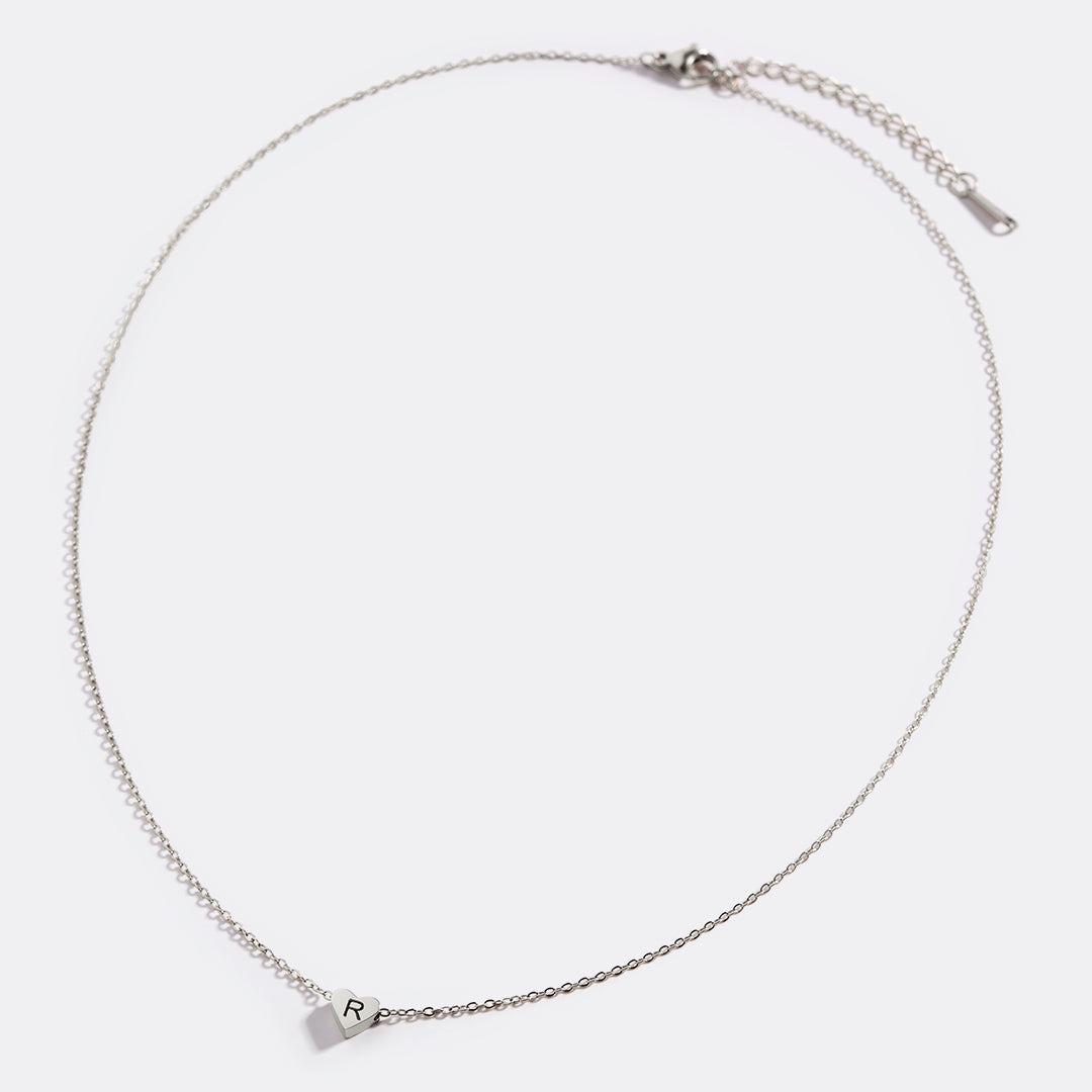 Collier initial en forme de cœur délicat