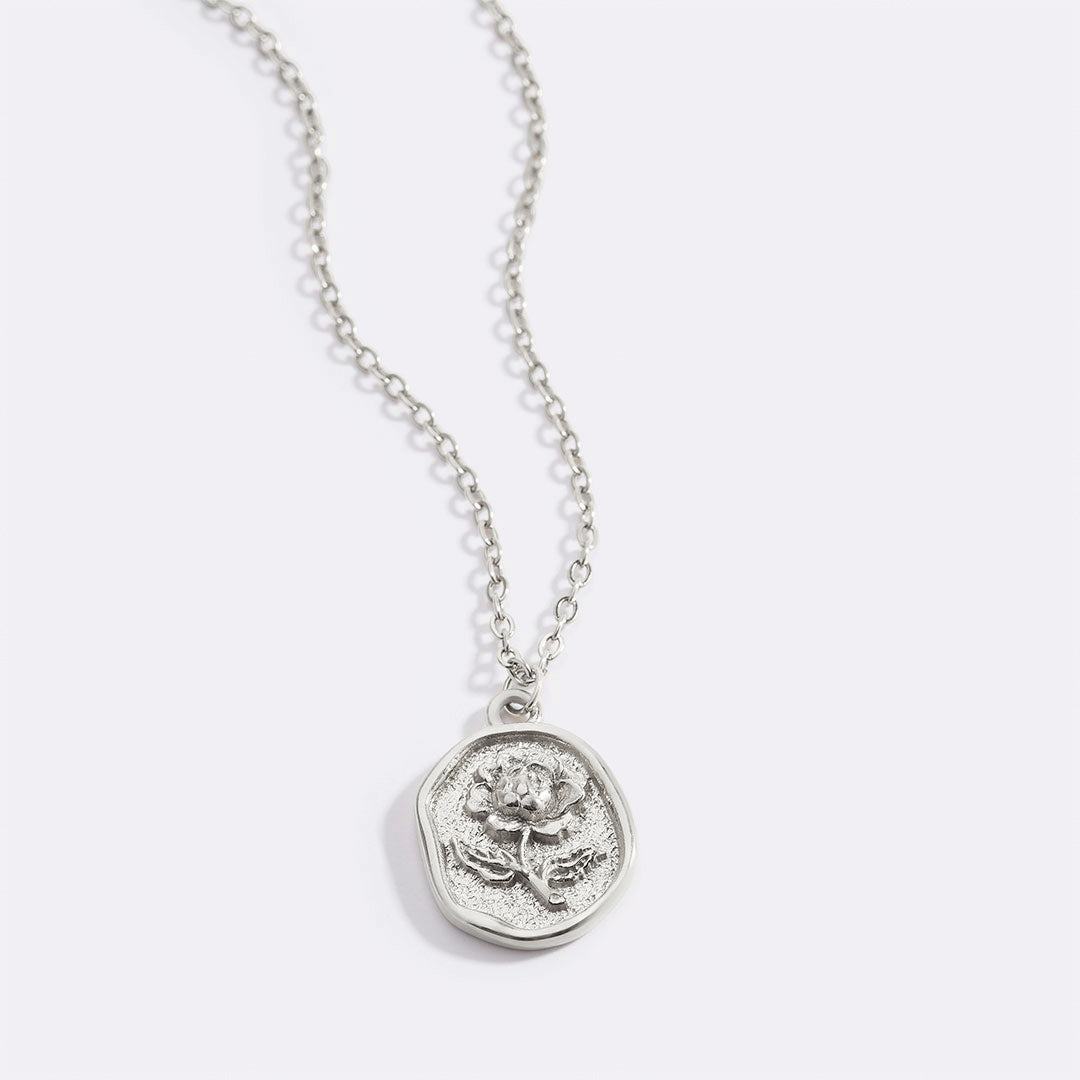 Collier pendentif rose estampé