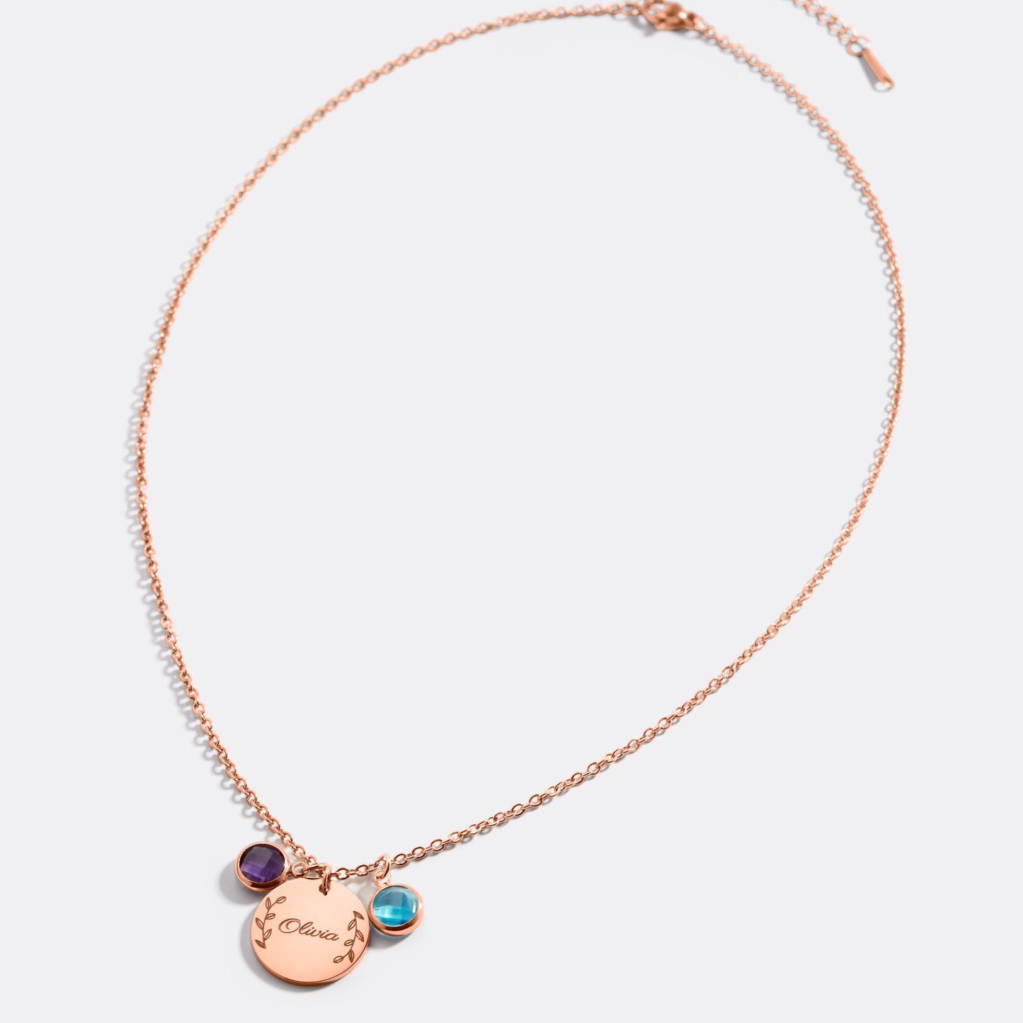 Collier pendentif pierre de naissance gravée avec feuilles