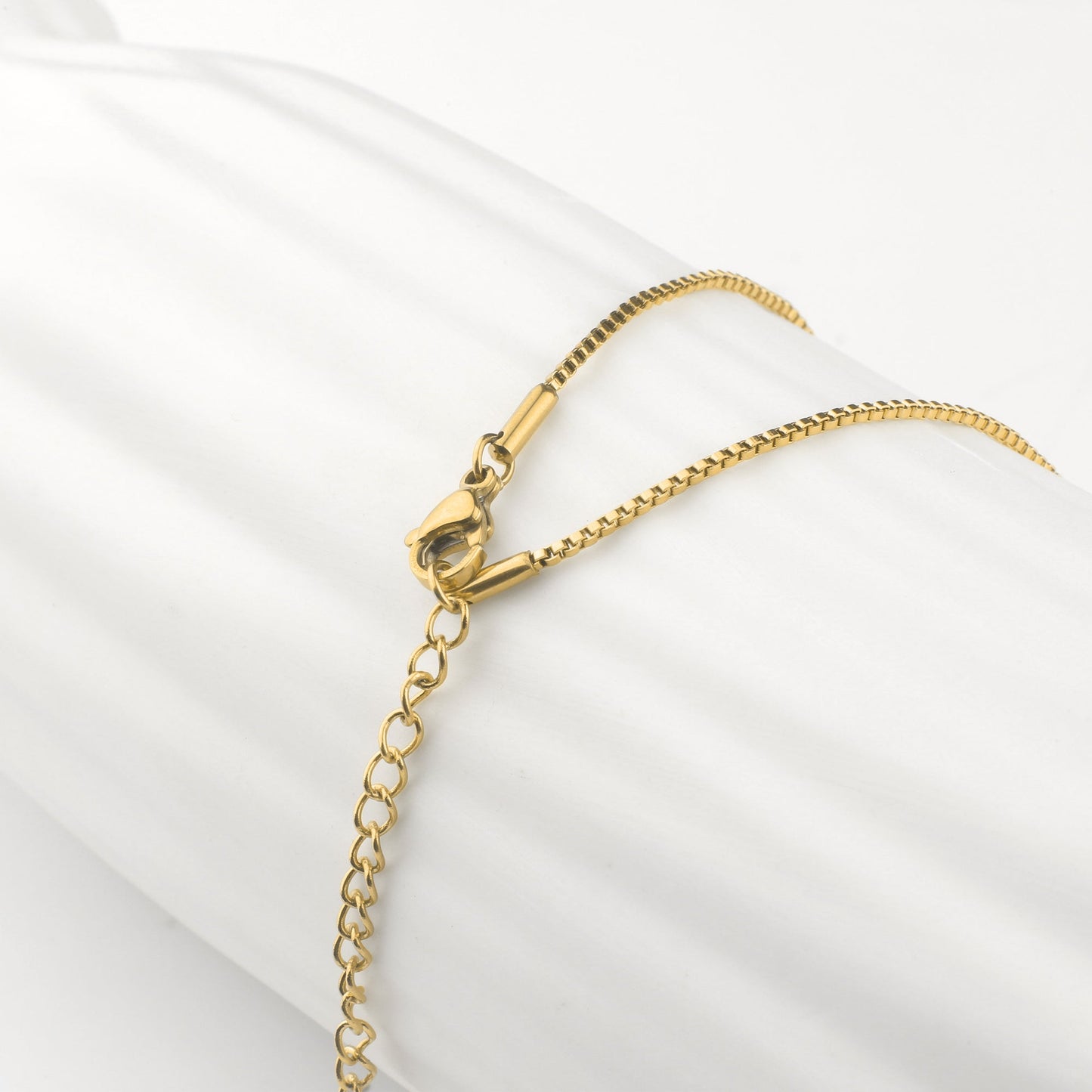 Collier avec nom moderne