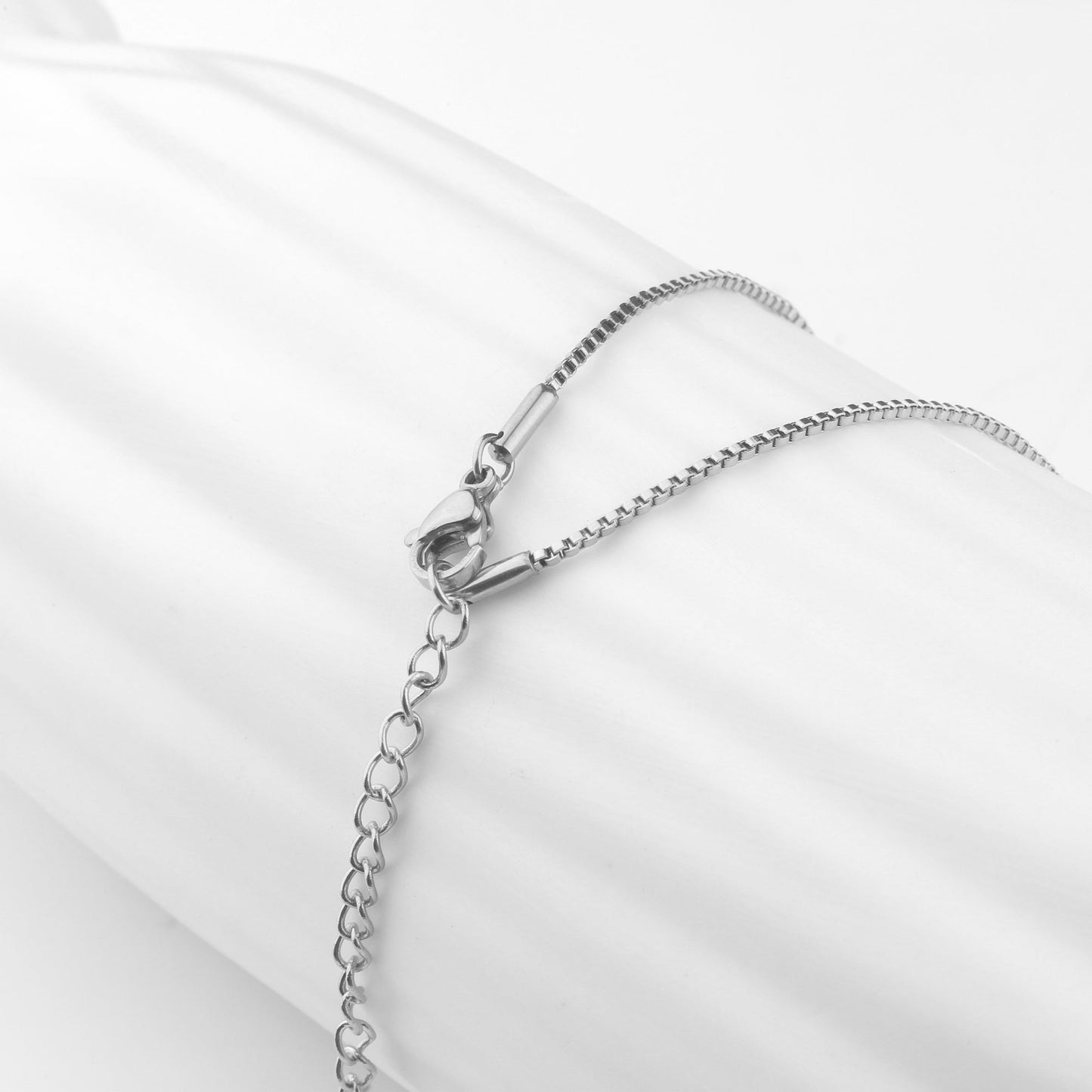 Collier avec nom moderne