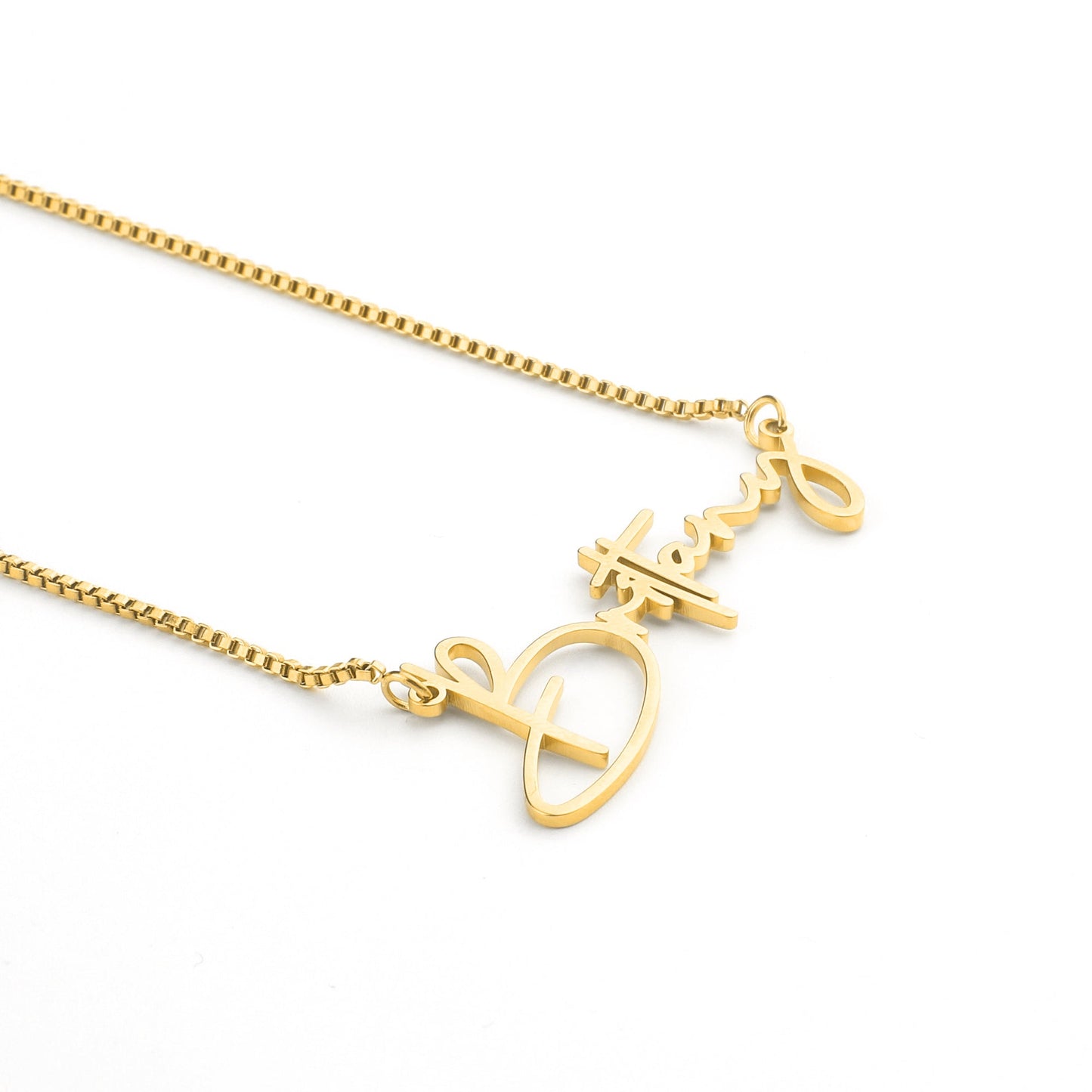 Collier avec nom moderne