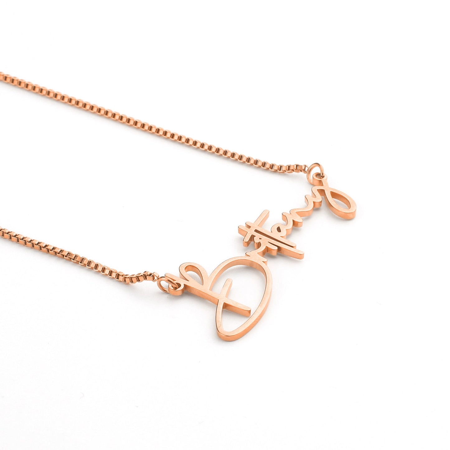 Collier avec nom moderne