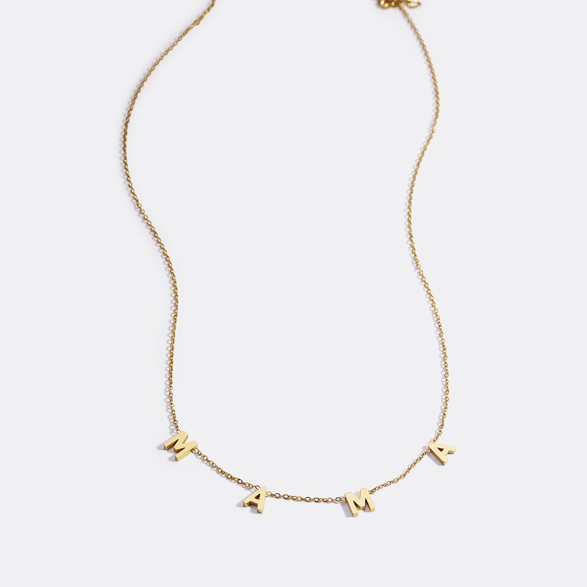 Le collier lettre MAMA