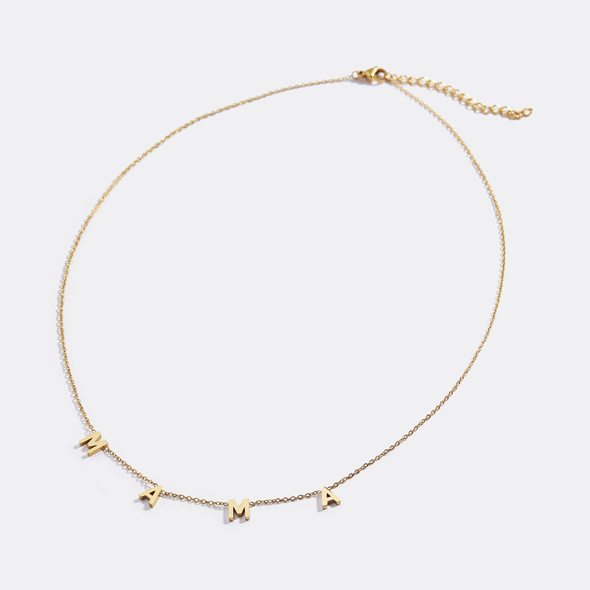 Le collier lettre MAMA