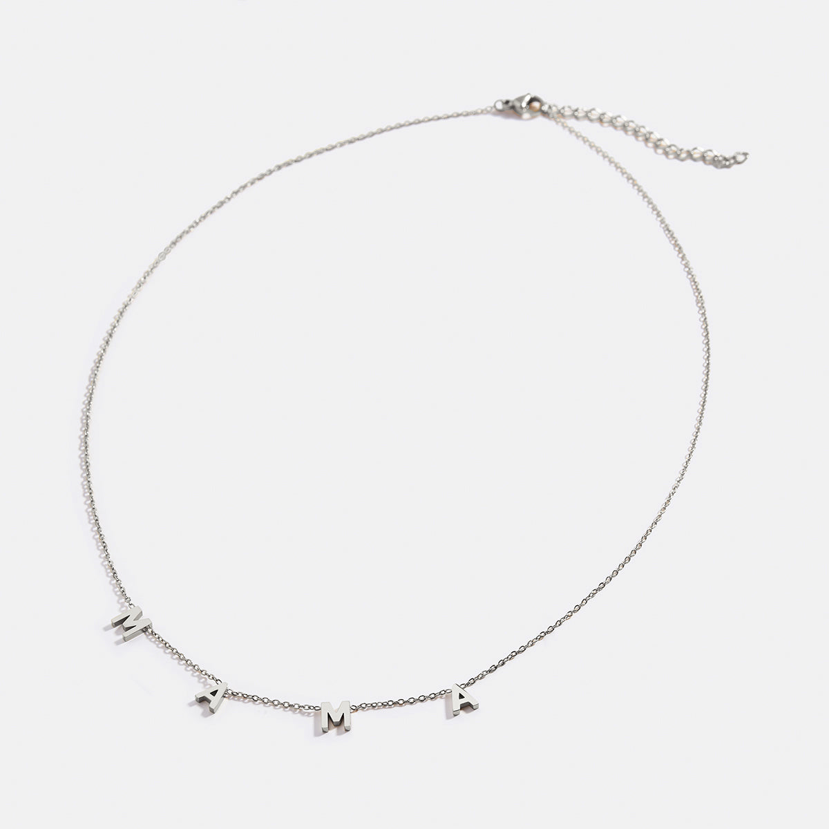 Le collier lettre MAMA
