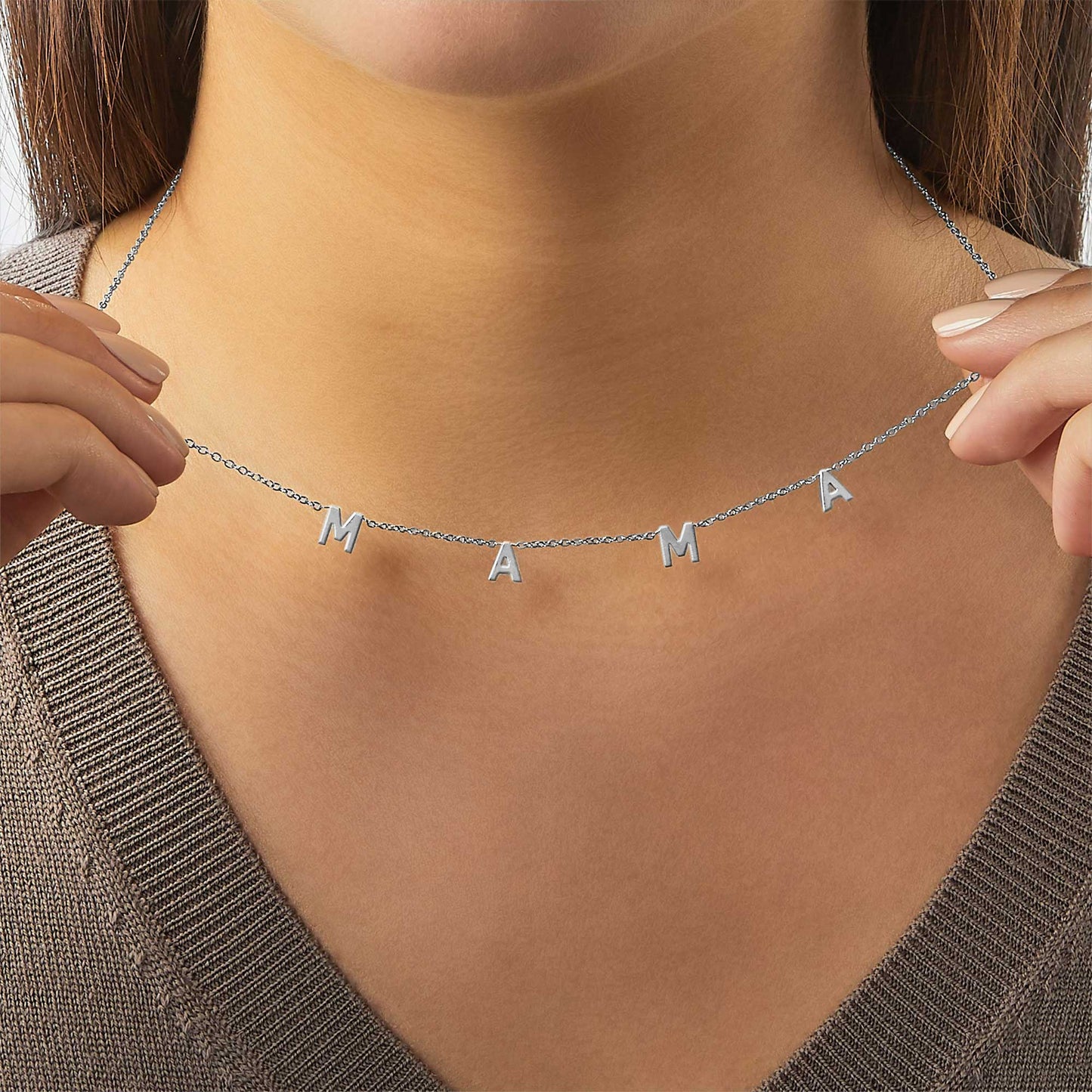 Le collier lettre MAMA