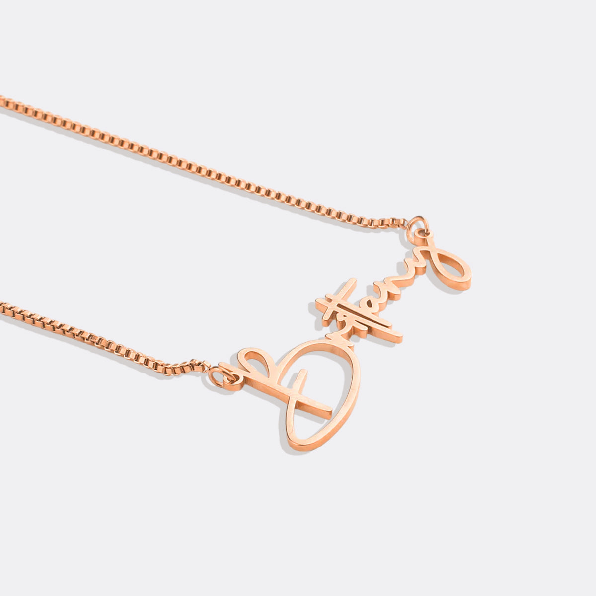 Collier avec nom moderne