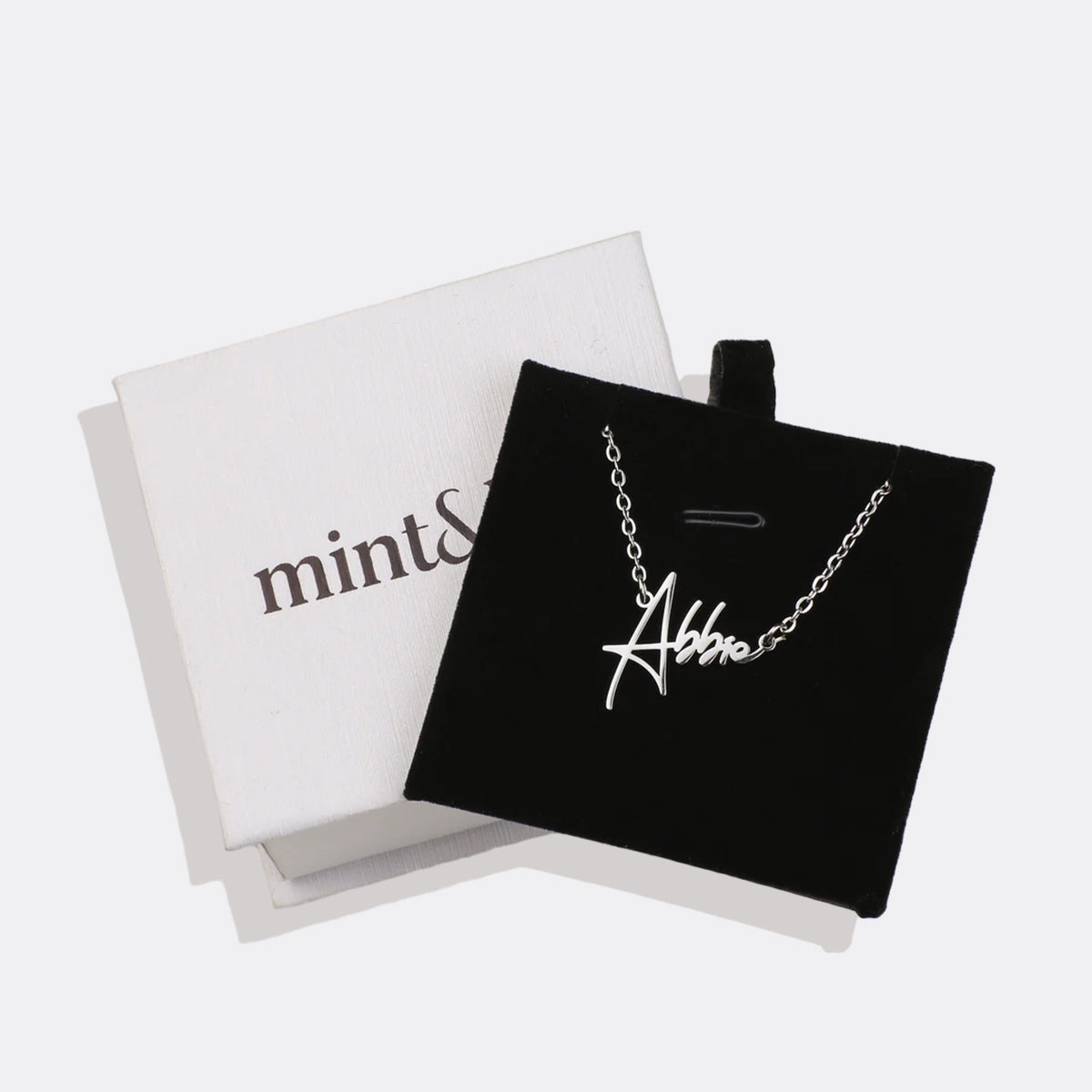 Collier avec nom moderne