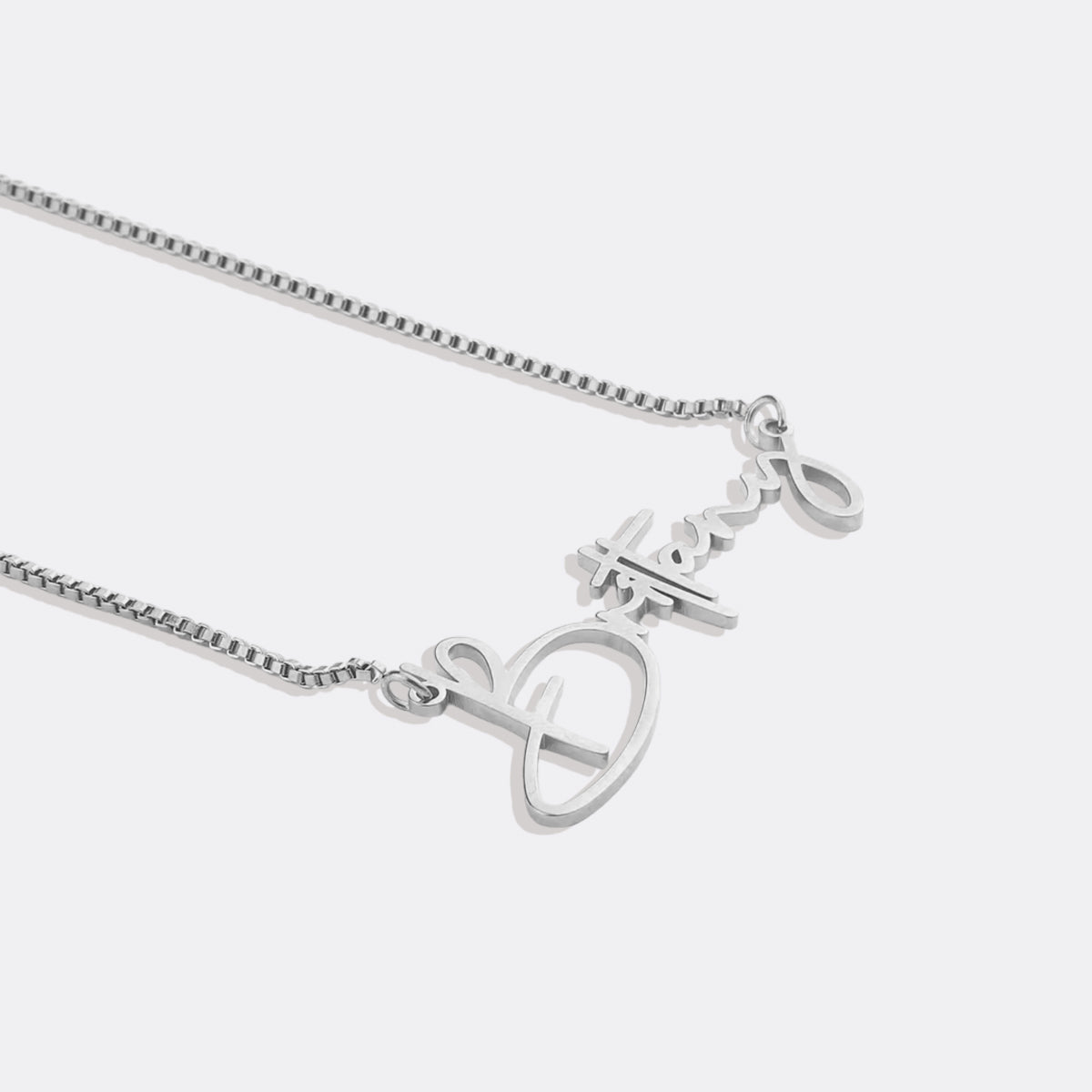 Collier avec nom moderne