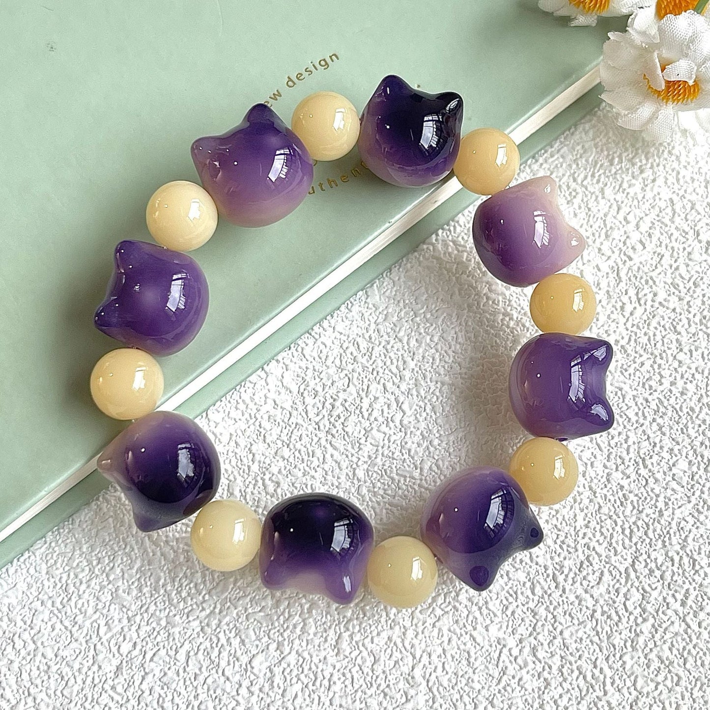 Bracelet Bodhi adorable en forme de tête de chat de 16 mm (disponible en plusieurs couleurs)