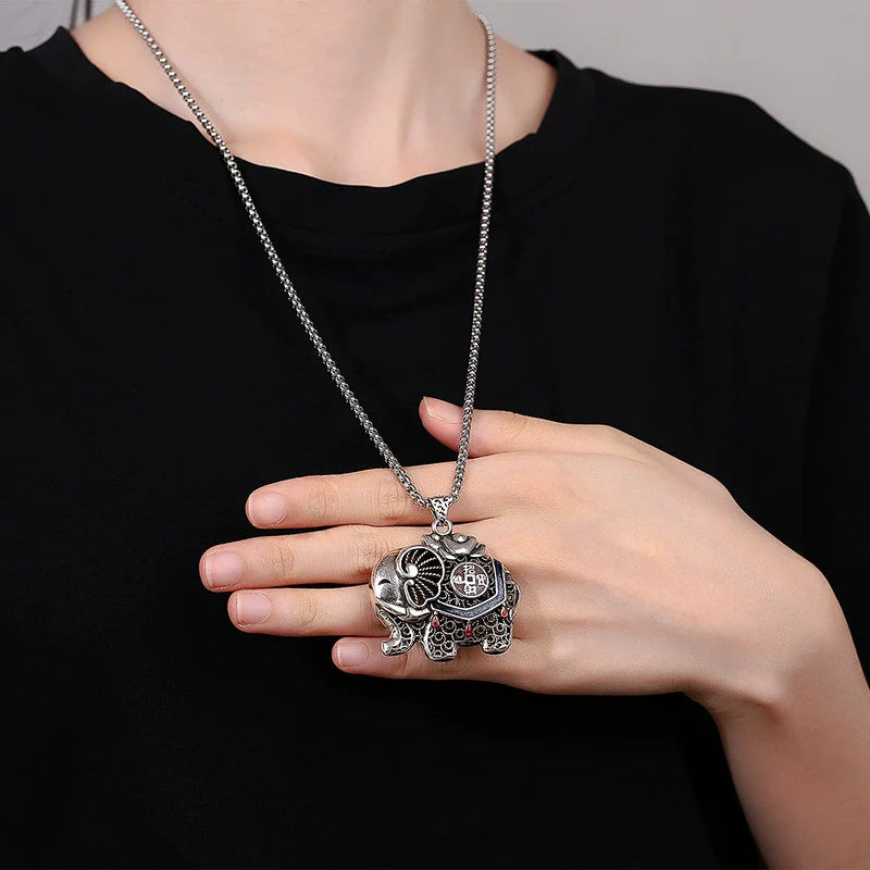 Le collier pendentif éléphant Abundant Blessings
