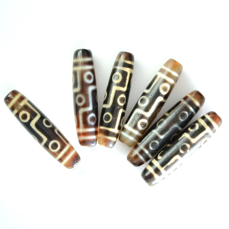 Pendentif en perle dzi tibétaine en agate, longueur 58 mm et largeur 13 mm, Totem aléatoire