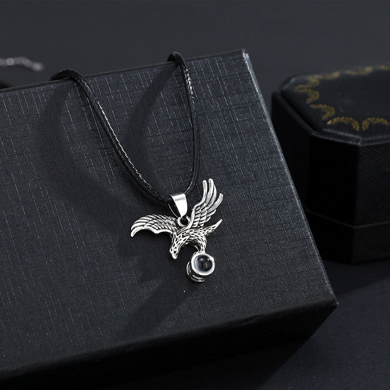 Collier aigle personnalisé avec photo cachée