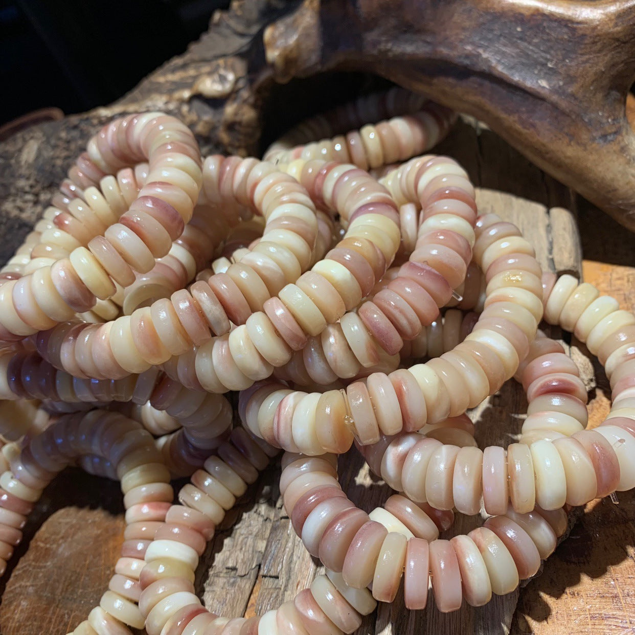 Grand bracelet en flocons d'os de chameau (14,5 mm x 5 mm)