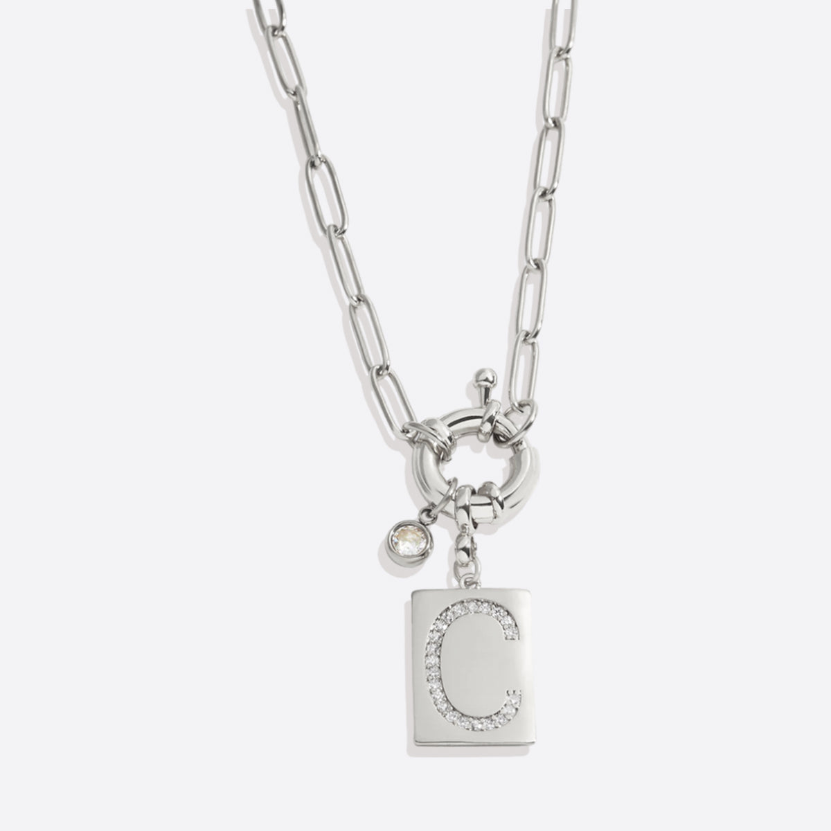 Collier pendentif initial pavé avec chaîne trombone