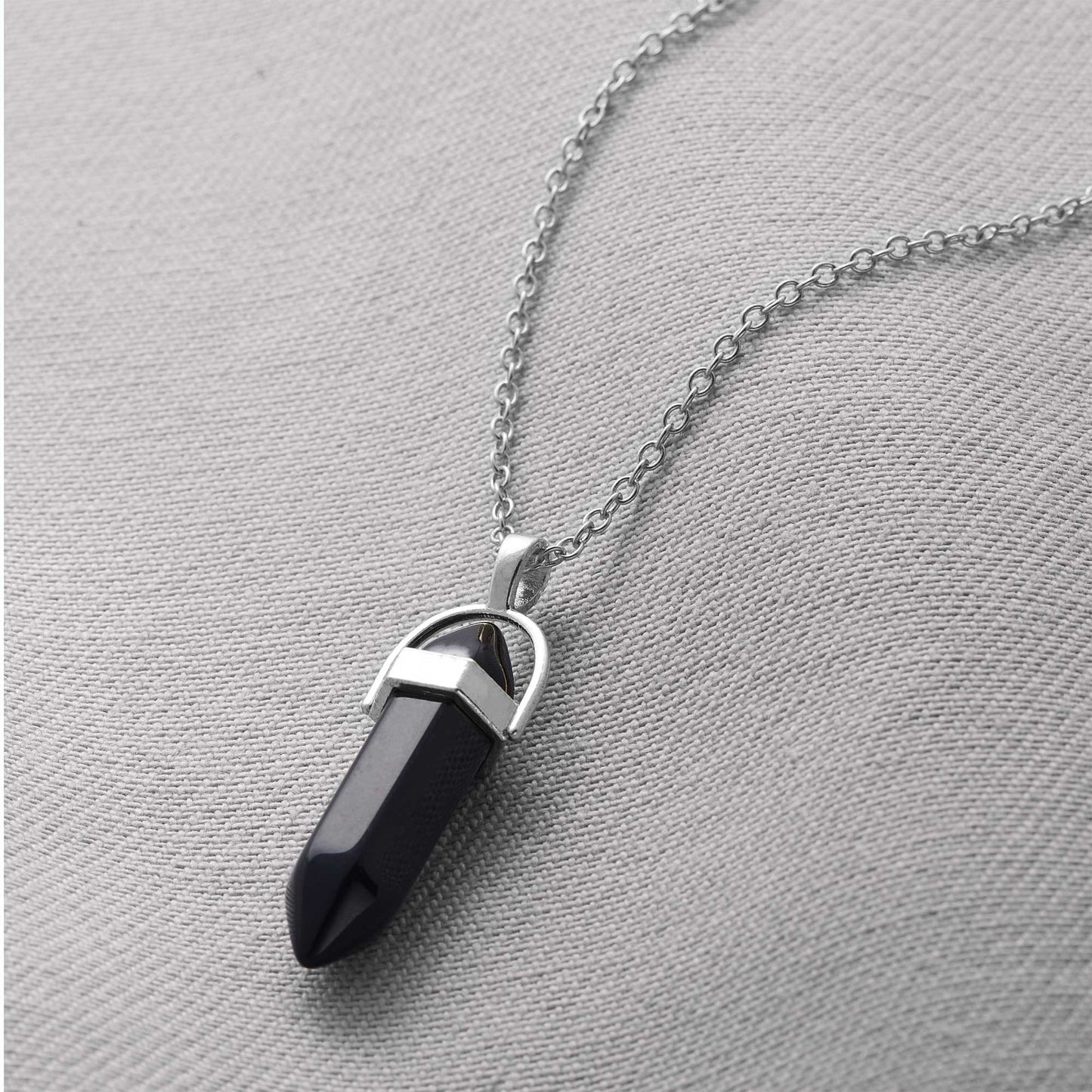 Collier à pointes de pierres précieuses