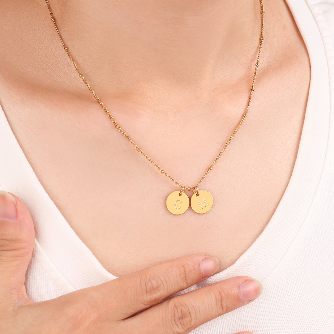 Collier délicat avec disque initial