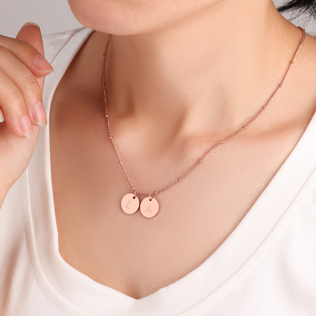 Collier délicat avec disque initial