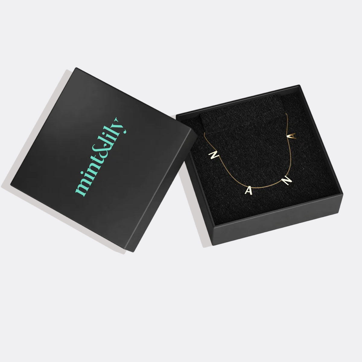 Le collier lettre NANA