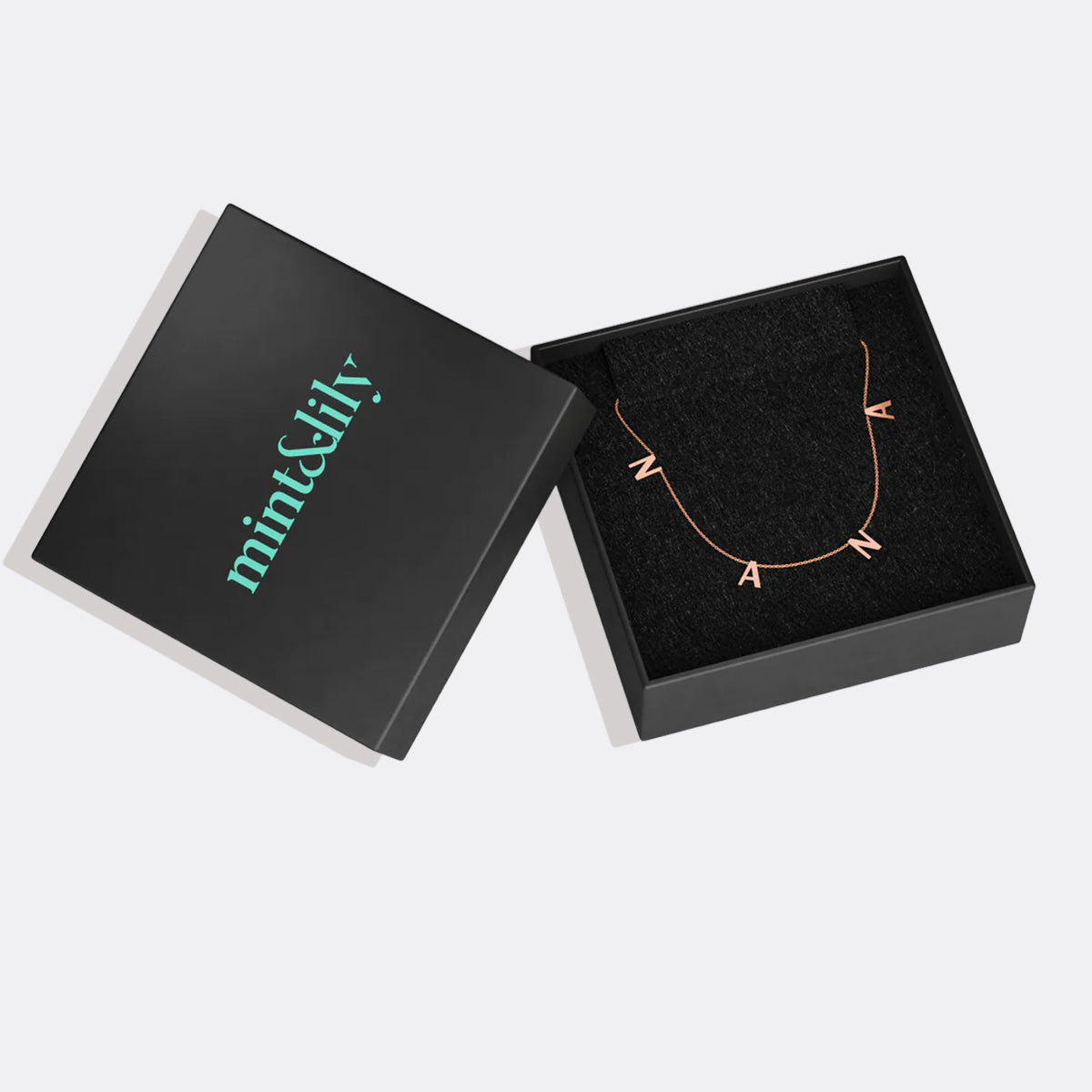 Le collier lettre NANA