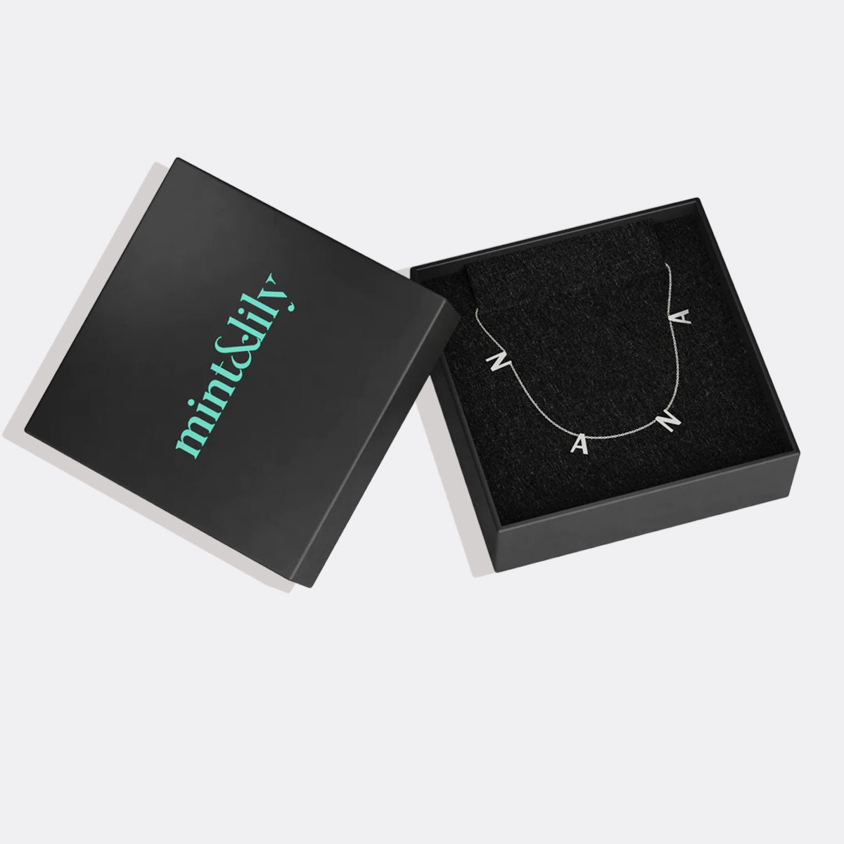 Le collier lettre NANA