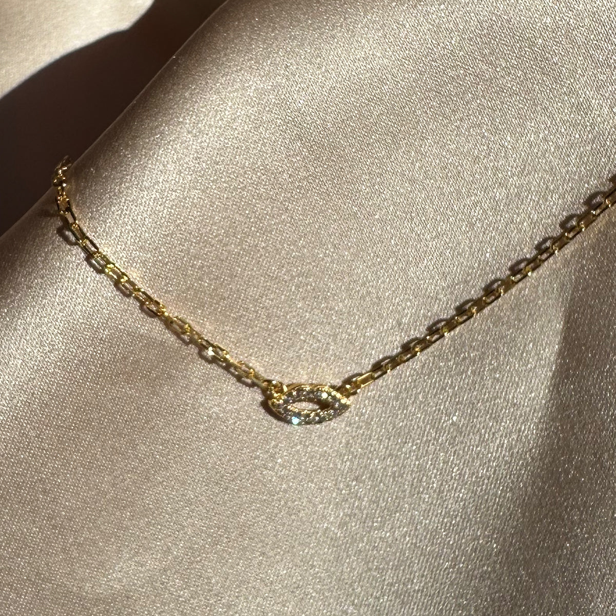 Collier en vermeil avec lèvres en diamant