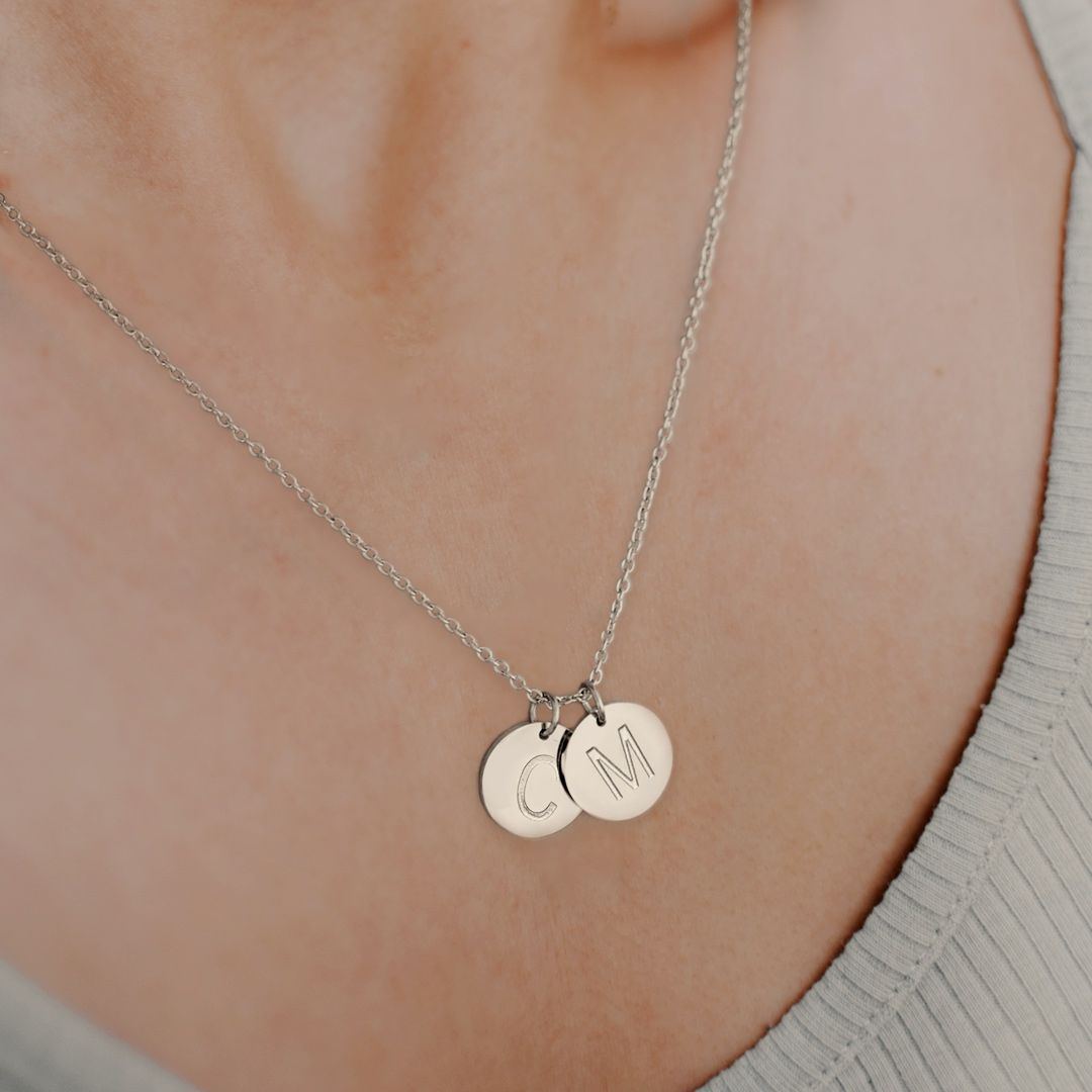 Collier délicat avec disque initial