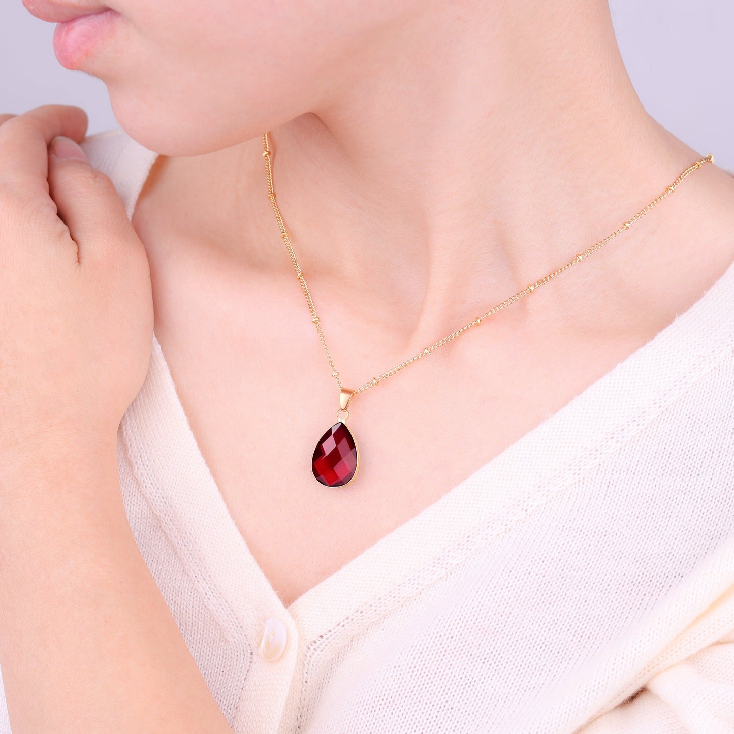 Collier avec pendentif goutte et pierre de naissance