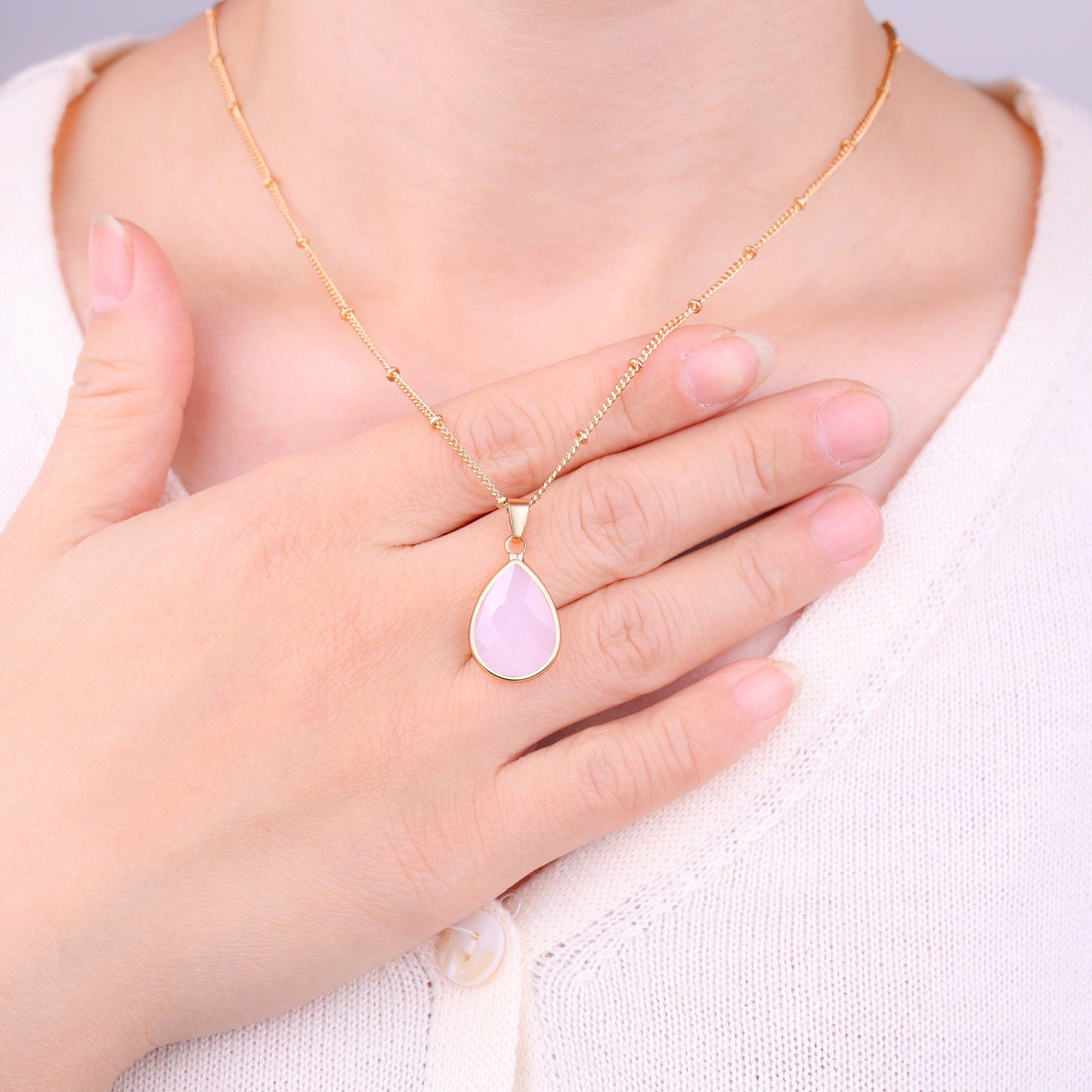 Collier avec pendentif goutte et pierre de naissance