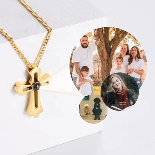 Collier personnalisé avec pendentif en croix et photo cachée