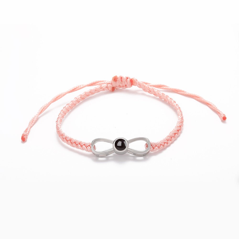 Benutzerdefiniertes geflochtenes Infinity-Zirkonarmband mit versteckter Fotoprojektion