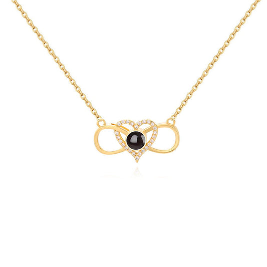 Collier personnalisé avec projection photo cachée en forme de cœur infini