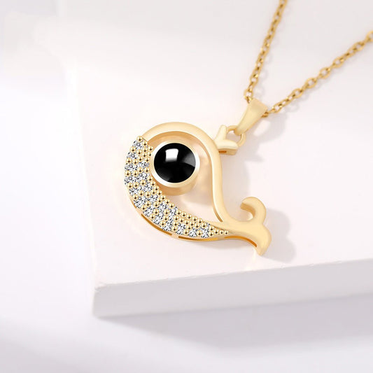 Collier personnalisé avec mini-baleine à projection photo cachée