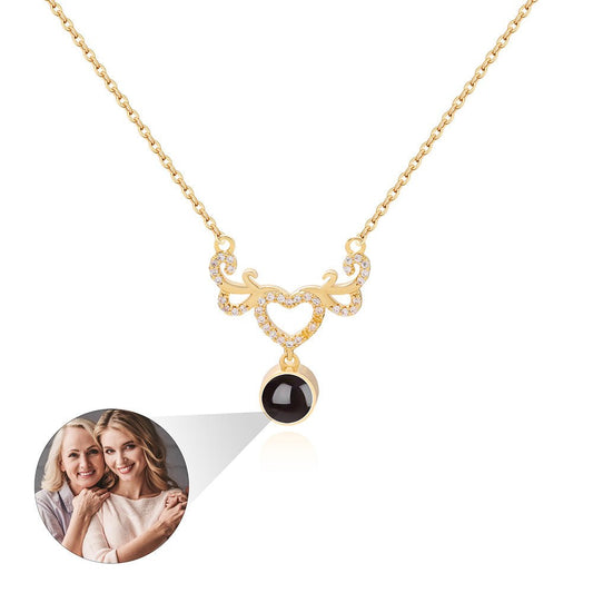 Collier personnalisé avec projection photo cachée en forme de cœur ailé