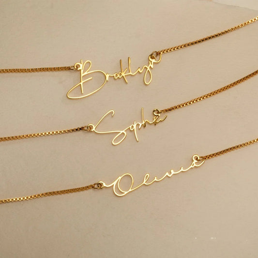 Collier chaîne avec nom personnalisé en lettres uniques
