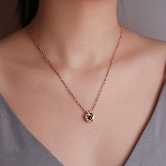 Collier pendentif pomme avec projection photo personnalisée