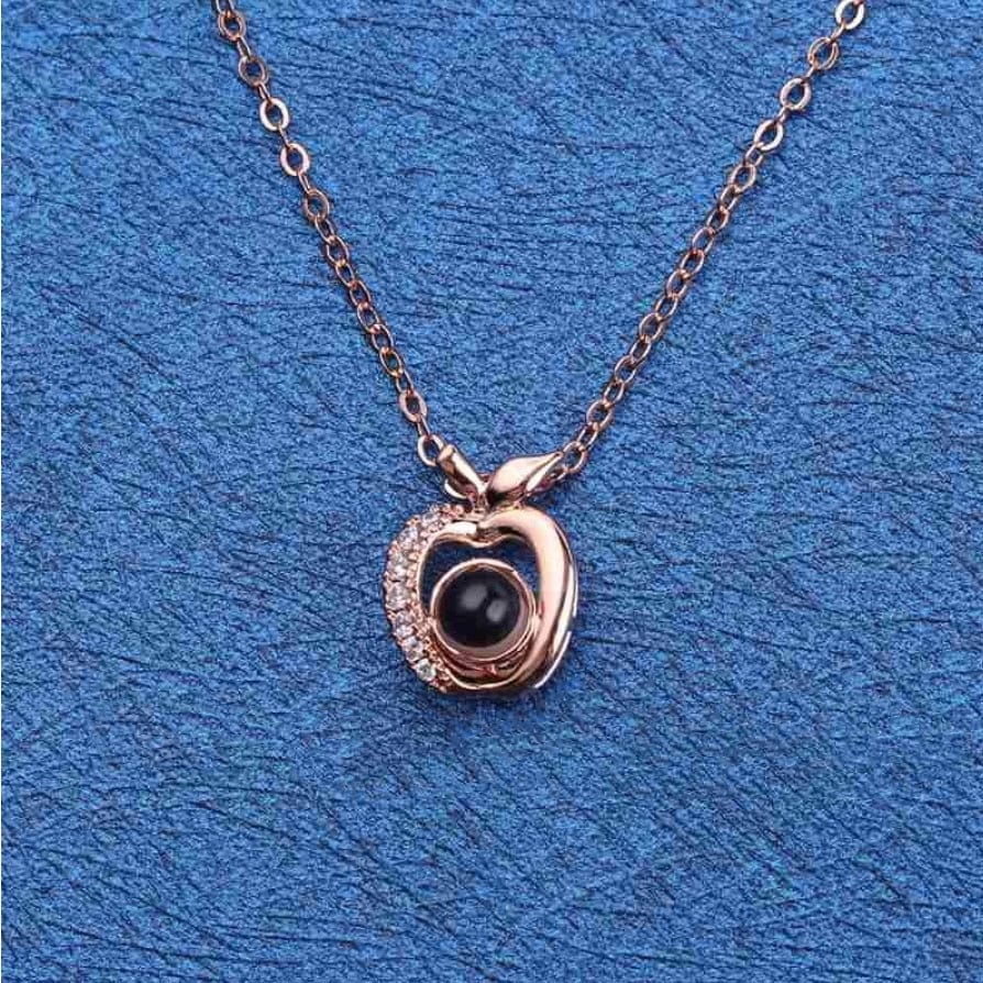 Collier pendentif pomme avec projection photo personnalisée